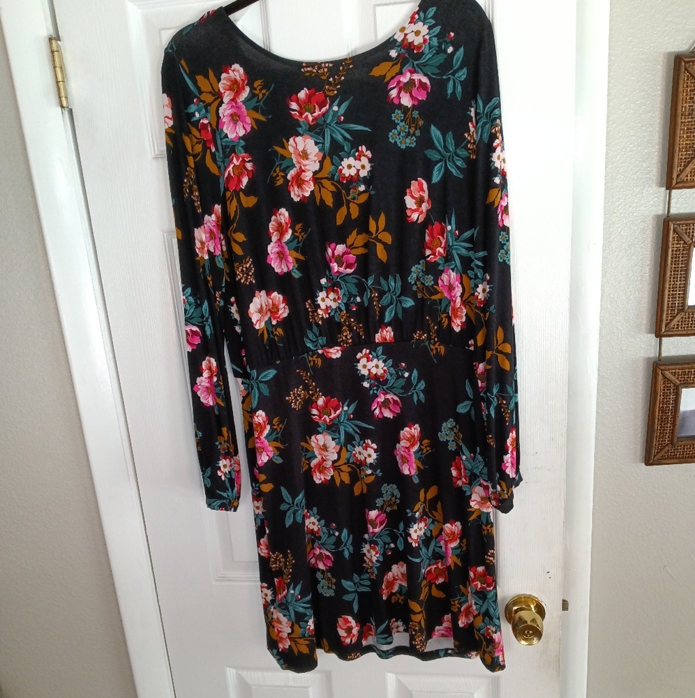 LOFT black floral dress size 12 new with tags